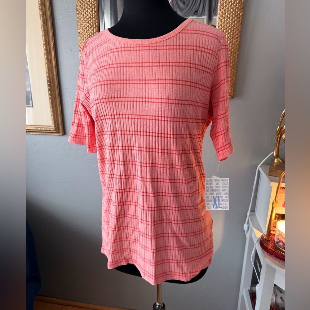 NWT!! ❤️💗 LuLaRoe Coral Striped Short Sleeve Top